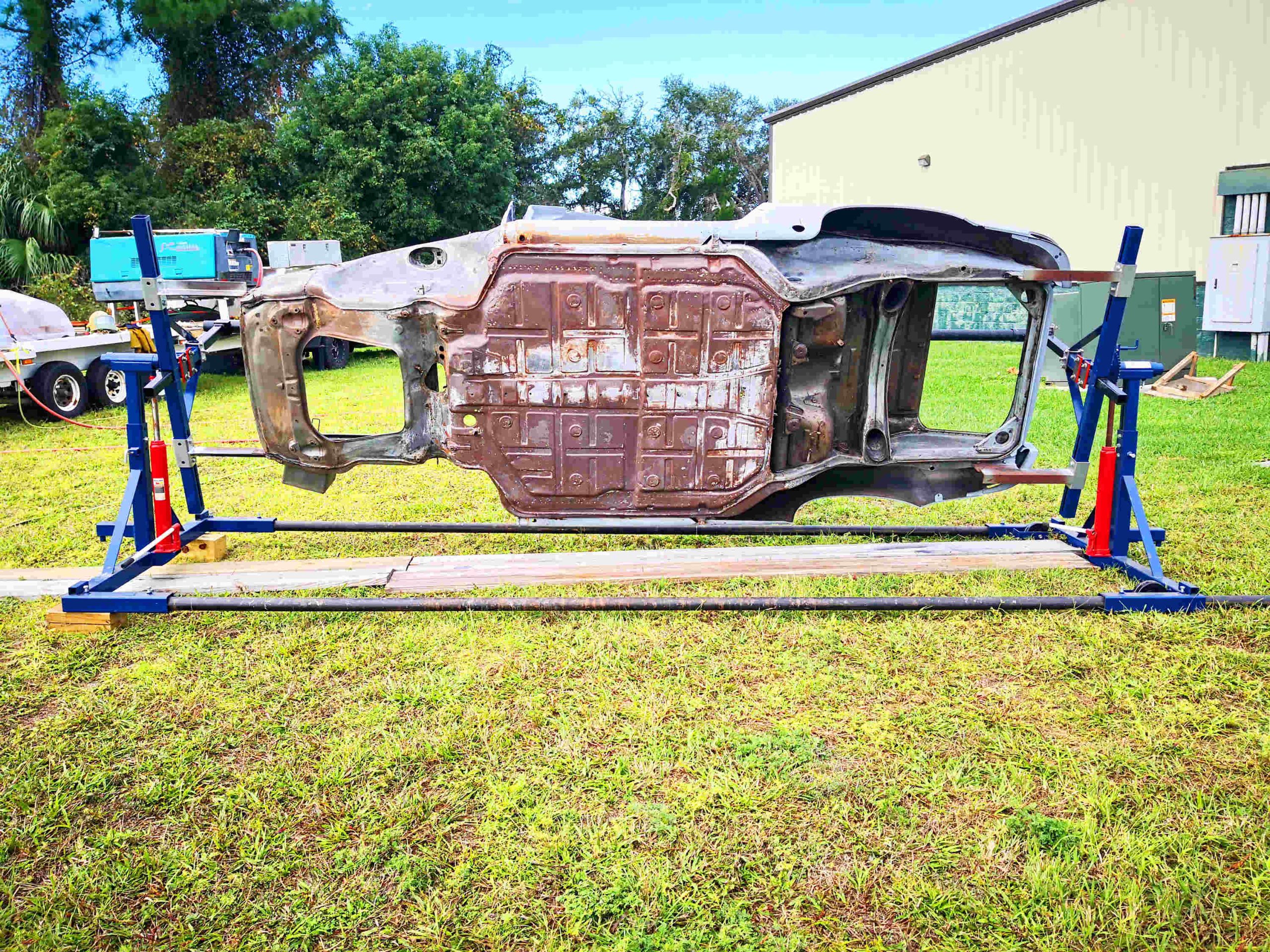 1972_porsche_rotisserie_sandblast-01