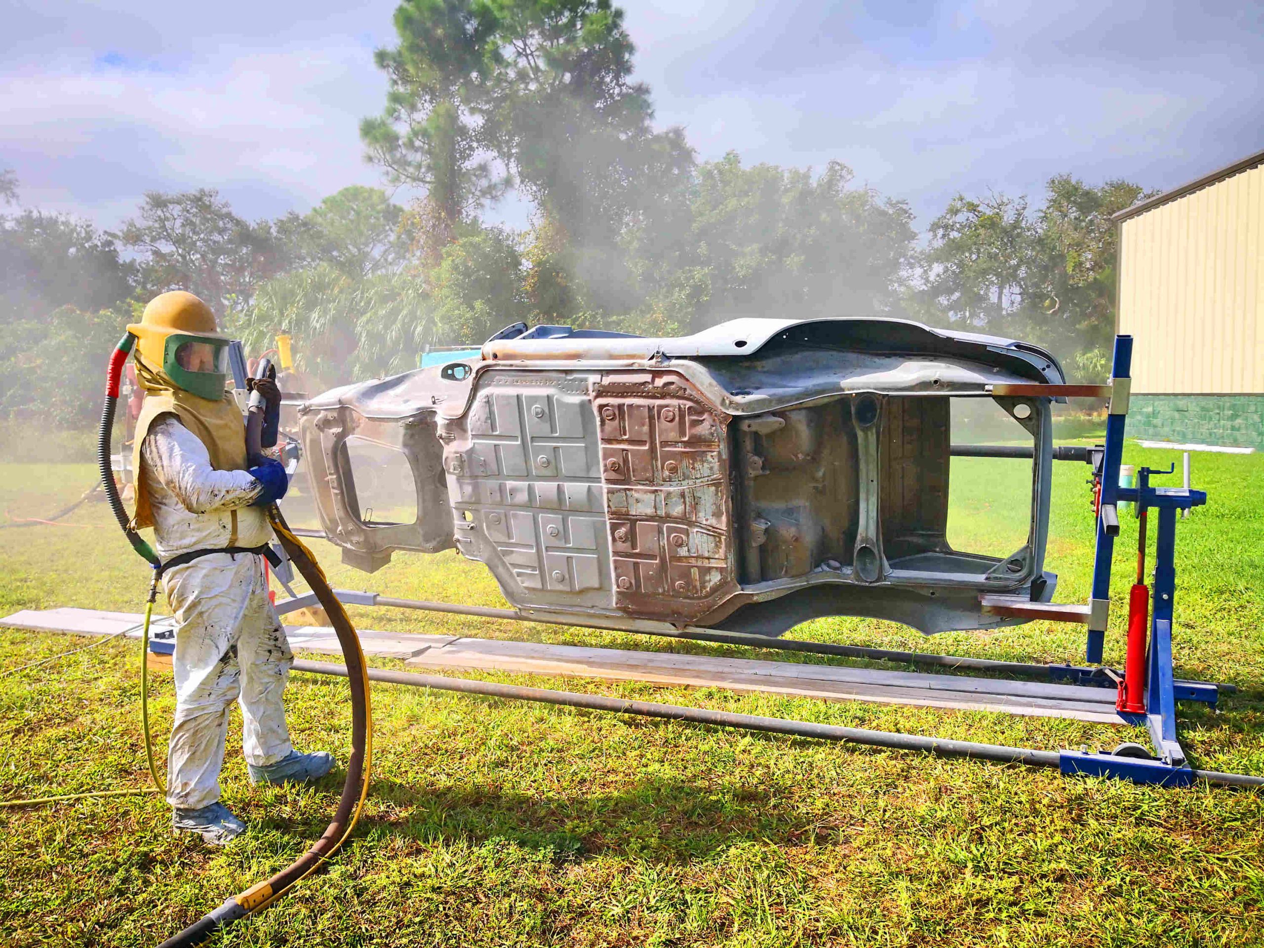 1972_porsche_rotisserie_sandblast-02