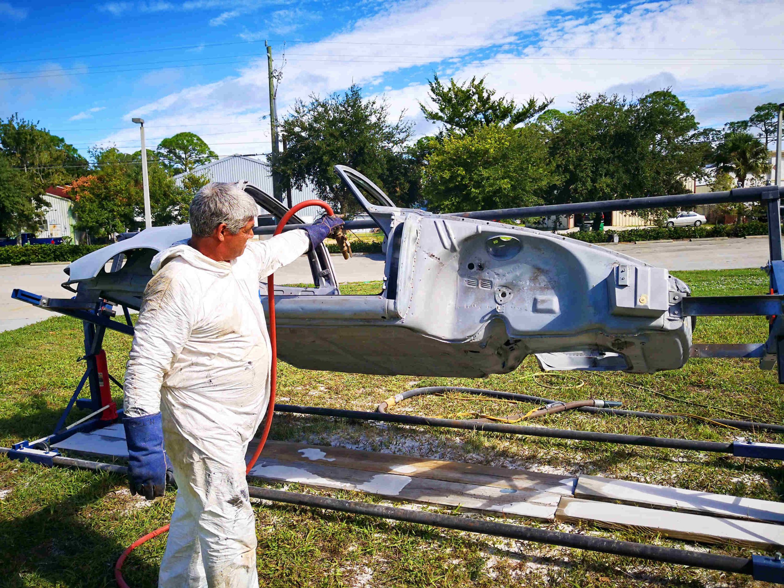 1972_porsche_rotisserie_sandblast-04