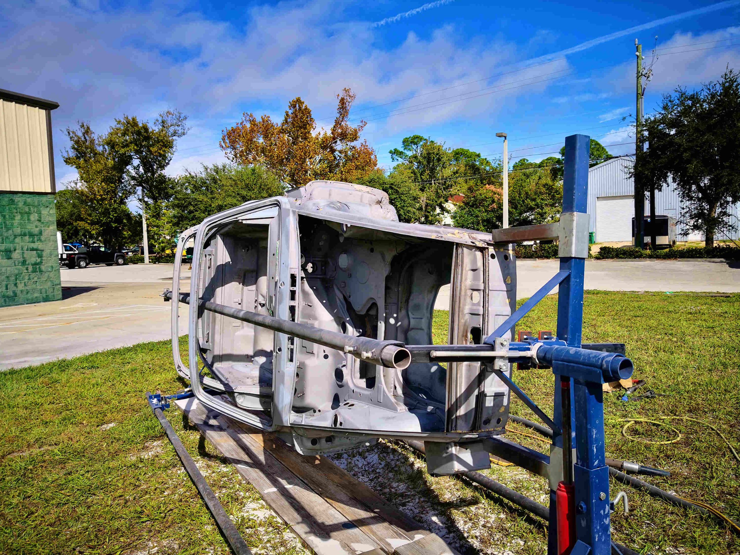 1972_porsche_rotisserie_sandblast-05