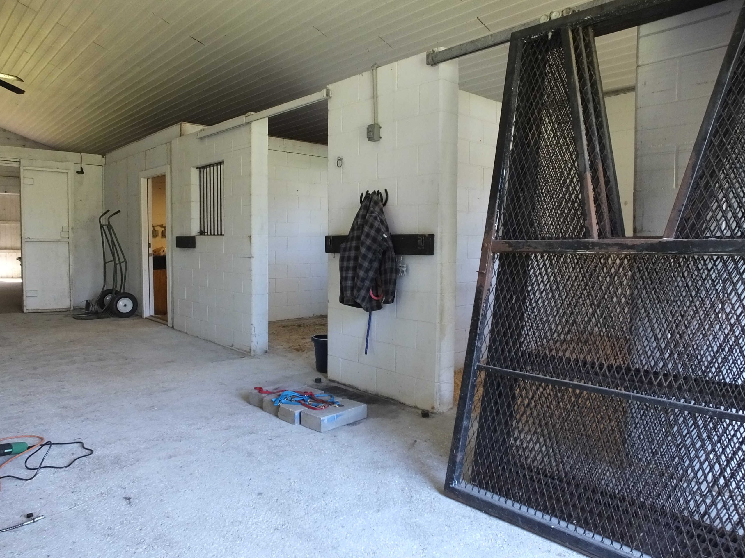 Barn_stall_doors_sandblasting-02