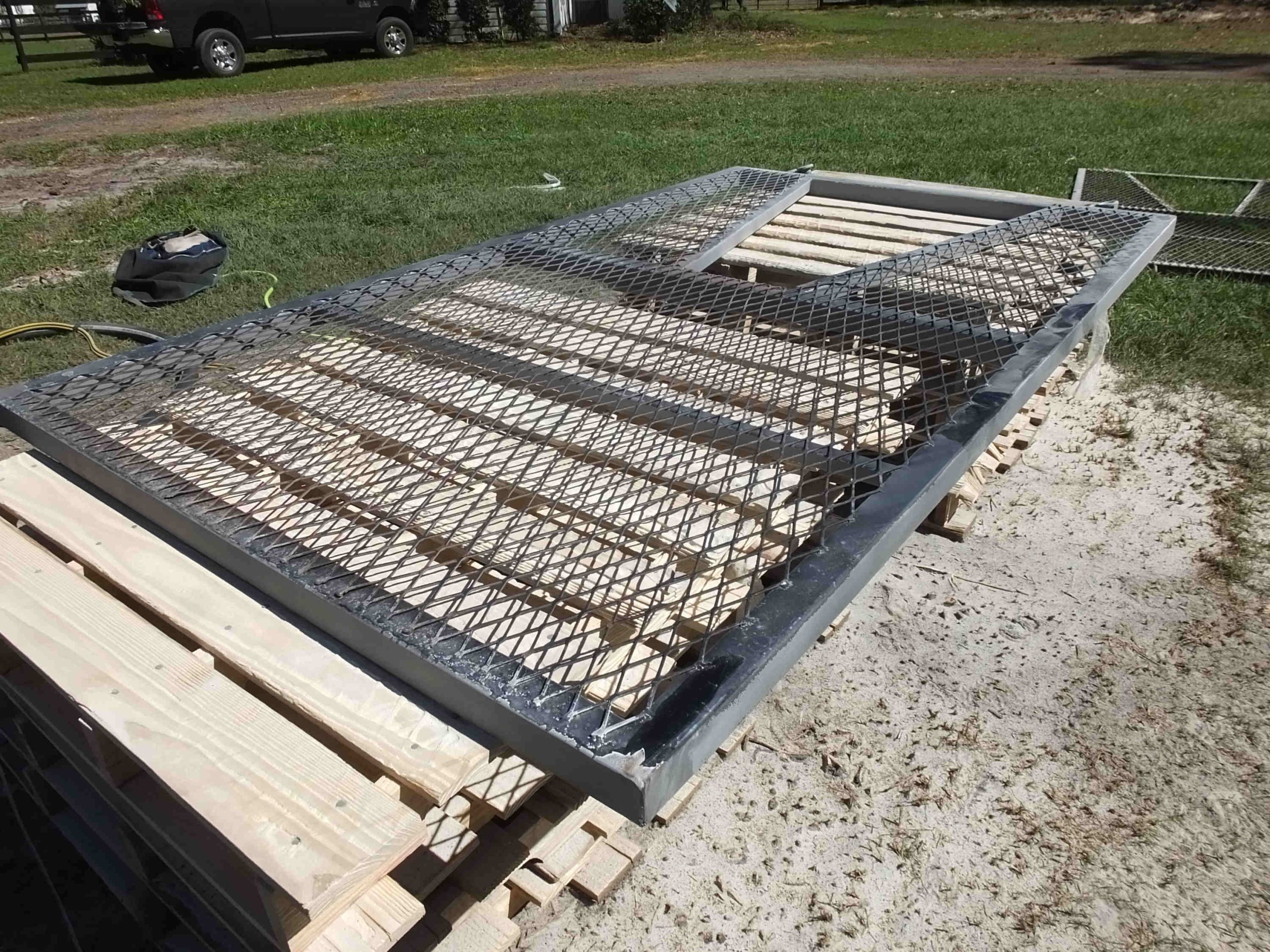 Barn_stall_doors_sandblasting-08